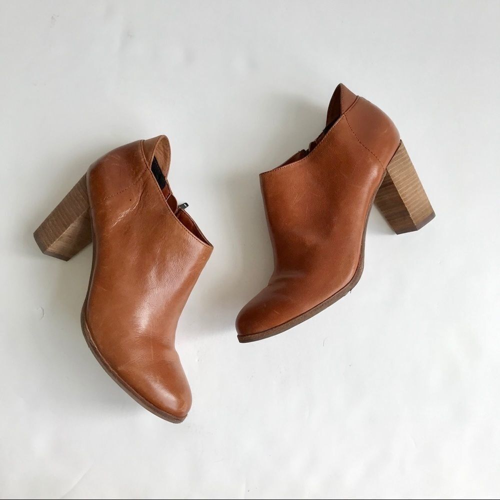 Dolce Vita Leather Chunky Zip Up Booties size 10